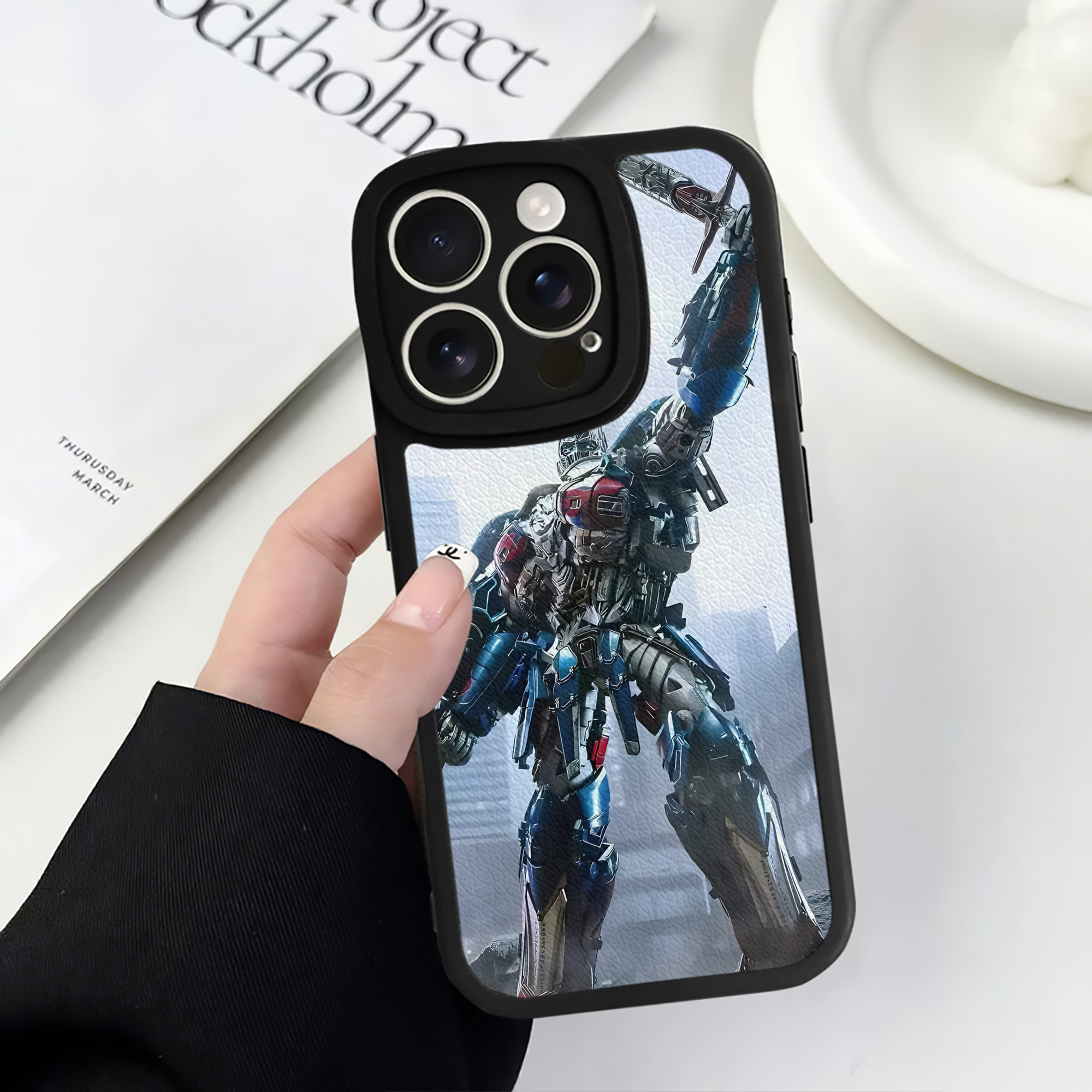 （画像用） Transformers トランスフォーマー 【iPhone 16シリーズ対応】シリコンスマホケース（レザー調） 材質：シリコン